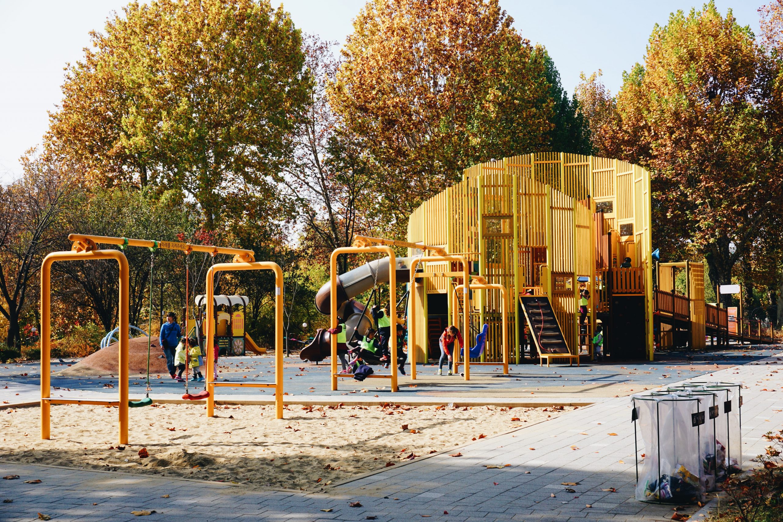 How to Choose the Safest Surface Material for Your Outdoor Playground